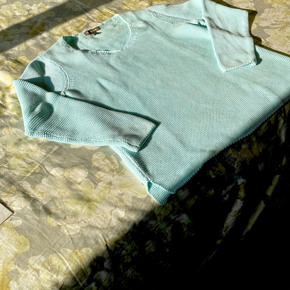 EUC - Long Sleeve V-neck Cotton Tommy Bahama Sweater